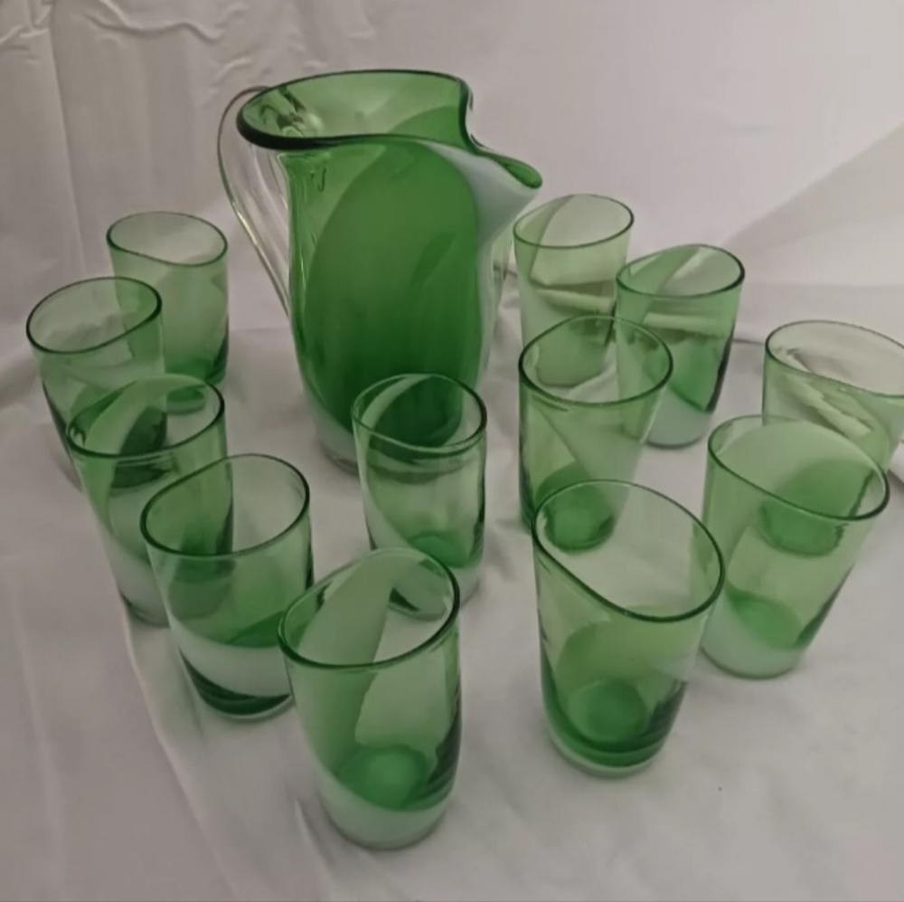 Unique Emerald Green & White Swirl Pitcher & 13 Glasses